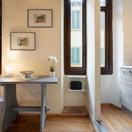 Via Benedetta, 13 - Charming - Florentine Gem Steps From Station - Prime Spot!