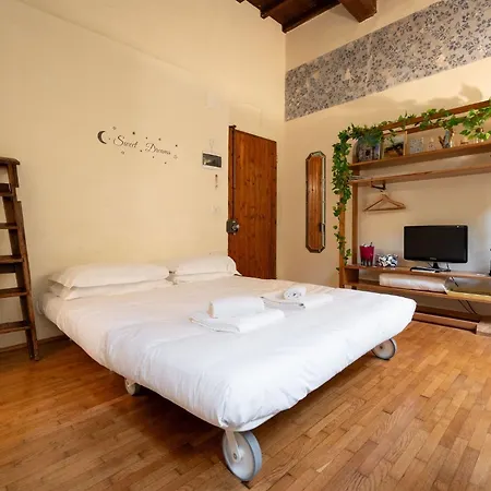 Διαμέρισμα Via Benedetta, 13 - Charming - Florentine Gem Steps From Station - Prime Spot! Φλωρεντία