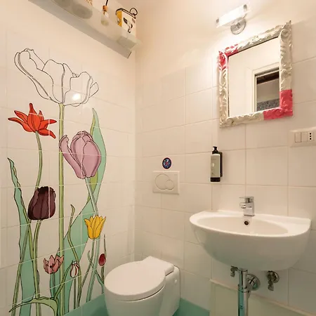 Via Benedetta, 13 - Charming - Florentine Gem Steps From Station - Prime Spot!