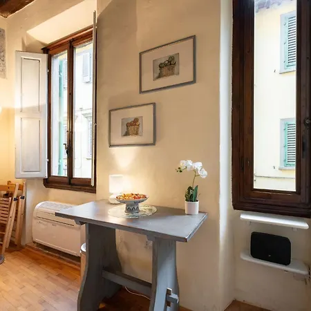 Via Benedetta, 13 - Charming - Florentine Gem Steps From Station - Prime Spot!