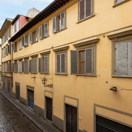 Διαμέρισμα Via Benedetta, 13 - Charming - Florentine Gem Steps From Station - Prime Spot!